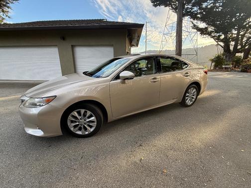Gold 2013 Lexus ES 300h Base