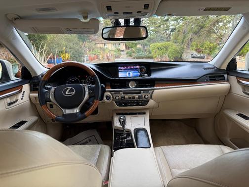 Gold 2013 Lexus ES 300h Base
