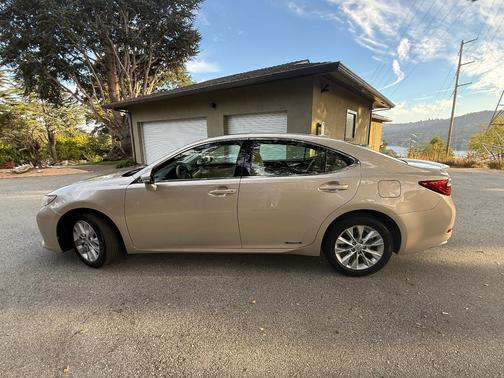 Gold 2013 Lexus ES 300h Base