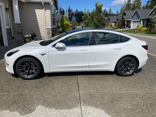 White 2019 Tesla Model 3 Standard Range Plus
