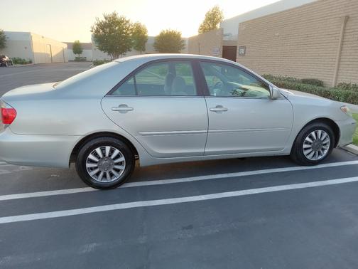 Silver 2006 Toyota Camry LE