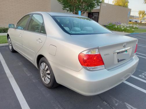 Silver 2006 Toyota Camry LE