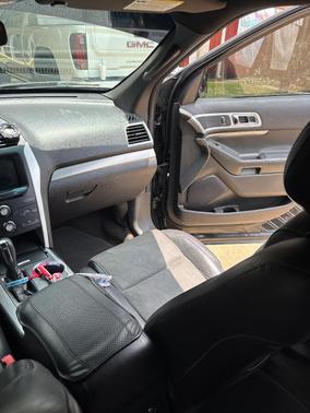 Black 2015 Ford Explorer XLT