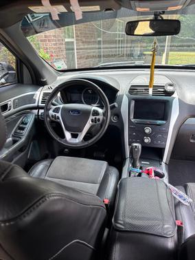 Black 2015 Ford Explorer XLT