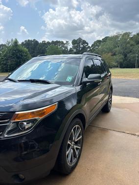 Black 2015 Ford Explorer XLT