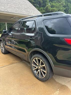 Black 2015 Ford Explorer XLT