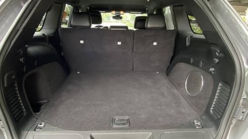 Photo 4 of 11 of 2018 Jeep Grand Cherokee Laredo E
