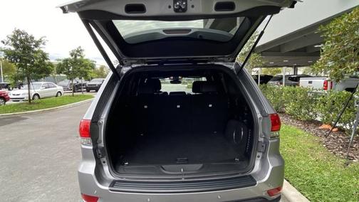 Photo 5 of 11 of 2018 Jeep Grand Cherokee Laredo E