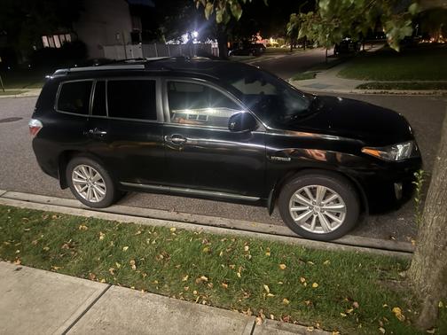 Black 2013 Toyota Highlander Hybrid Limited