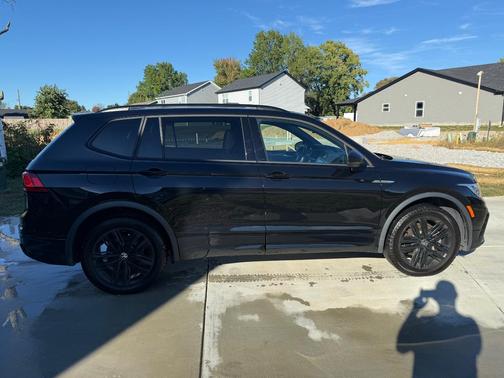 Black 2022 Volkswagen Tiguan 2.0T SE R-Line Black