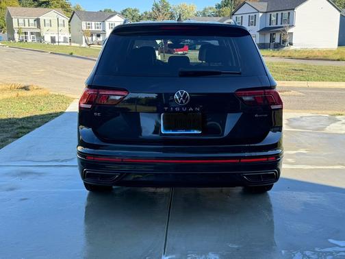 Black 2022 Volkswagen Tiguan 2.0T SE R-Line Black