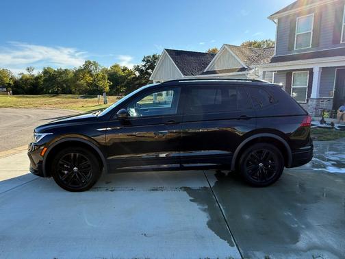Black 2022 Volkswagen Tiguan 2.0T SE R-Line Black