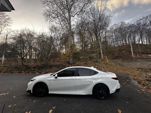 White 2025 Toyota Camry SE