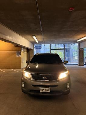 Gray 2014 Kia Sorento LX