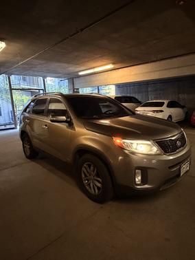 Gray 2014 Kia Sorento LX