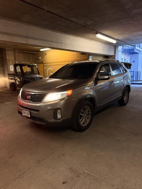 Gray 2014 Kia Sorento LX