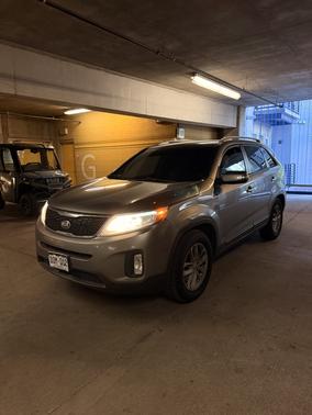 Gray 2014 Kia Sorento LX