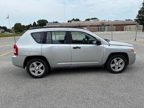 Silver 2007 Jeep Compass Sport