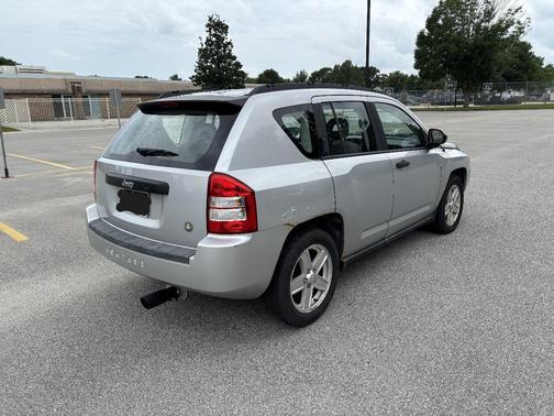 Silver 2007 Jeep Compass Sport