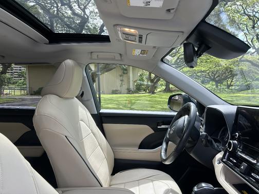 Blue 2023 Toyota Highlander Hybrid XLE