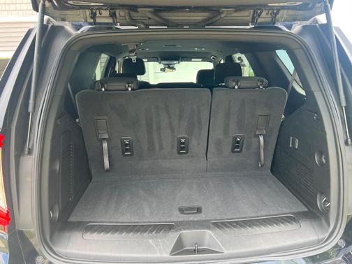 Blue 2024 GMC Yukon SLE