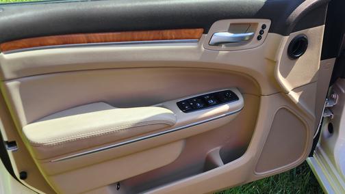 White 2014 Chrysler 300C Base