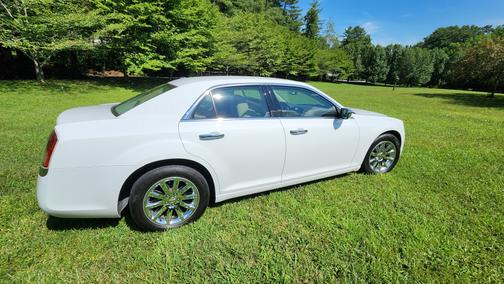 White 2014 Chrysler 300C Base