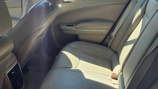 White 2014 Chrysler 300C Base