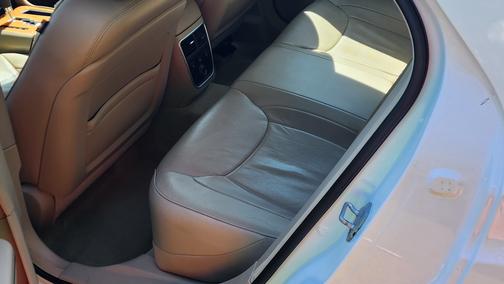 White 2014 Chrysler 300C Base