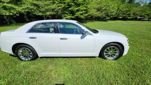 White 2014 Chrysler 300C Base
