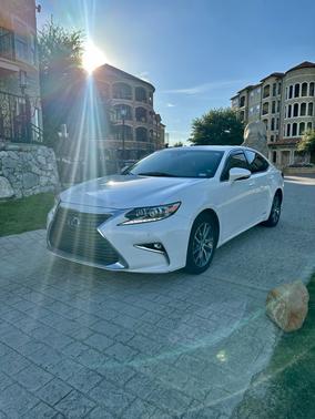 2018 Lexus ES 300h Base