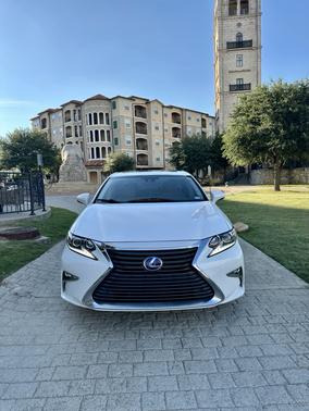 2018 Lexus ES 300h Base