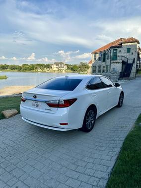 2018 Lexus ES 300h Base