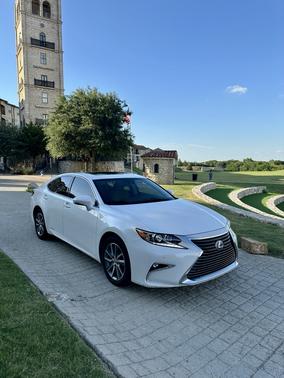 2018 Lexus ES 300h Base