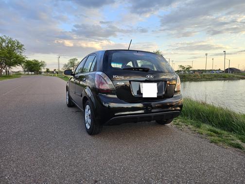 Black 2011 Kia Rio5 LX