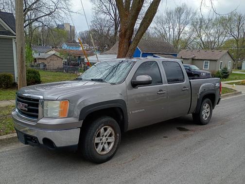Beige 2007 GMC Sierra 1500 SLT Crew Cab