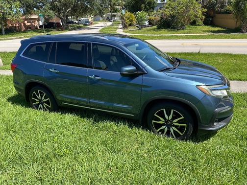 Blue 2019 Honda Pilot Touring 7-Passenger