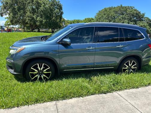 Blue 2019 Honda Pilot Touring 7-Passenger