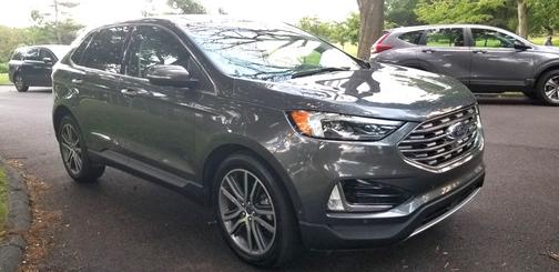 Photo 3 of 24 of 2019 Ford Edge Titanium