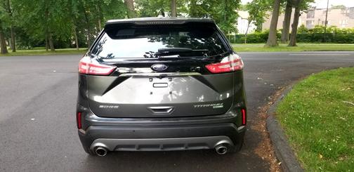 Photo 5 of 24 of 2019 Ford Edge Titanium