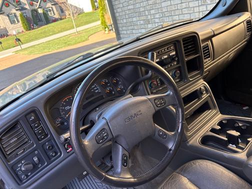 2003 GMC Sierra 2500 SLT H/D Crew Cab