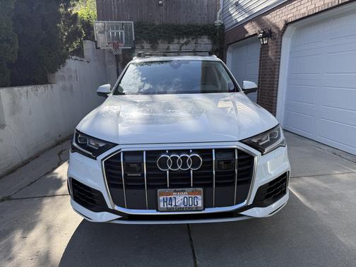 White 2022 Audi Q7 55 Premium Plus