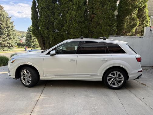 White 2022 Audi Q7 55 Premium Plus