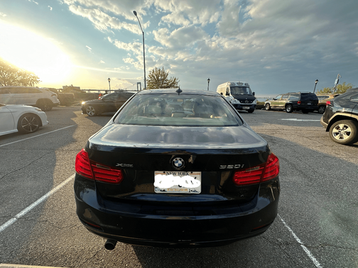 Blue 2014 BMW 320 i xDrive