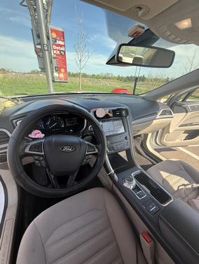 White 2019 Ford Fusion Hybrid SE