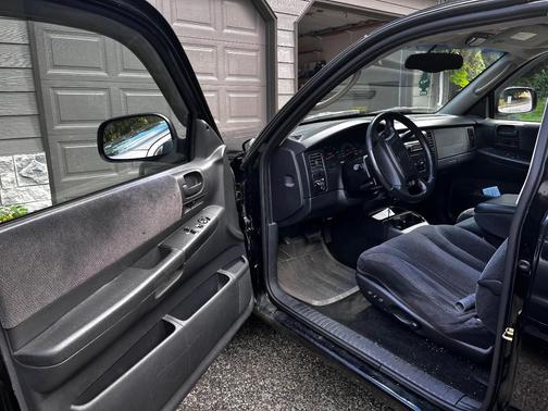 Black 2004 Dodge Dakota SLT Club Cab