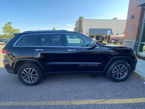 Black 2021 Jeep Grand Cherokee Limited