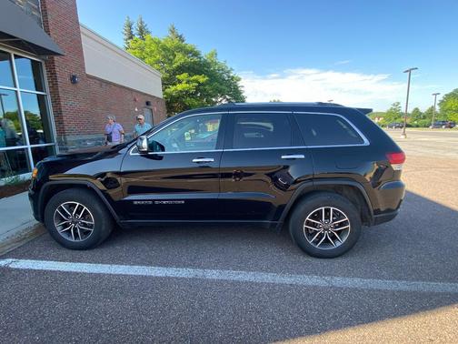 Black 2021 Jeep Grand Cherokee Limited