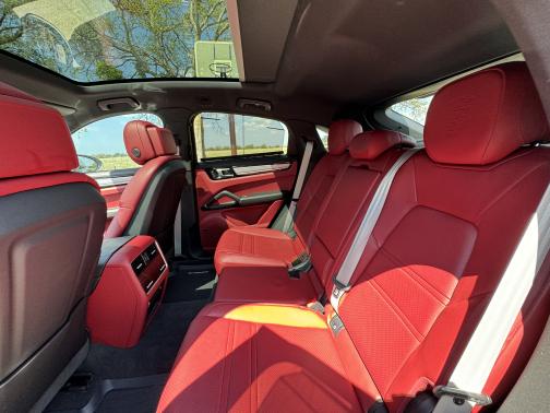 2023 Porsche Cayenne Cayenne Platinum Edition