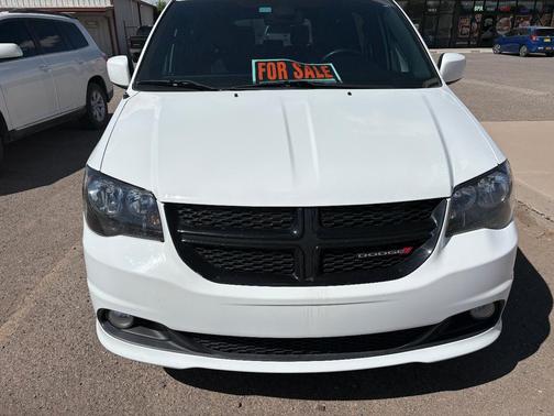 White 2019 Dodge Grand Caravan SXT
